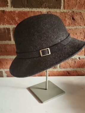 NWOT Classic Gray Banana Republic Wool Hat With Band And Silver Buckle M/L